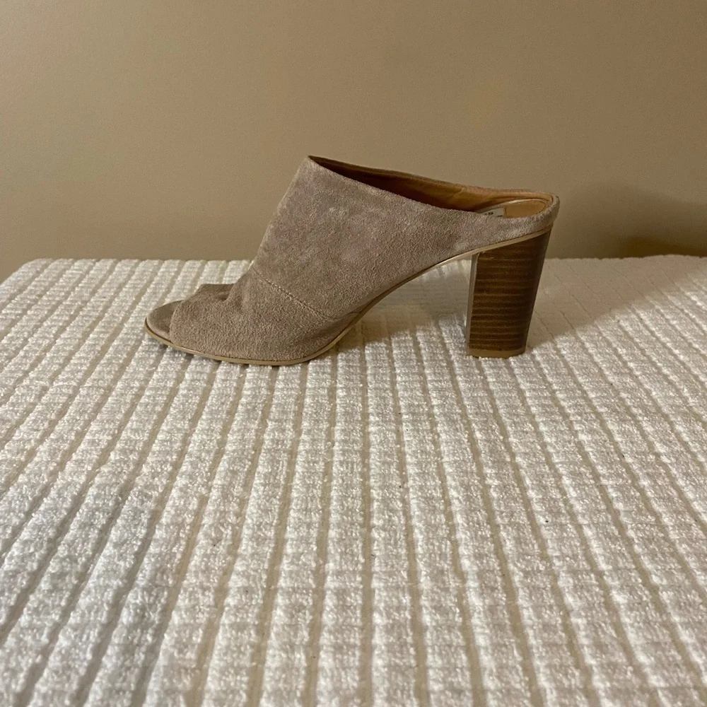 Steve Madden “Navea” Suede Heels